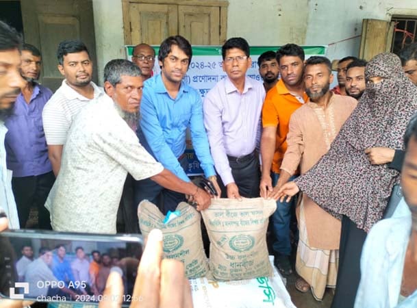 কক্সবাজারে বন্যায় ২০৪০ হেক্টর ফসলি জমি ও ৪১৩ কিলোমিটার গ্রামীণ সড়ক ক্ষতিগ্রস্ত