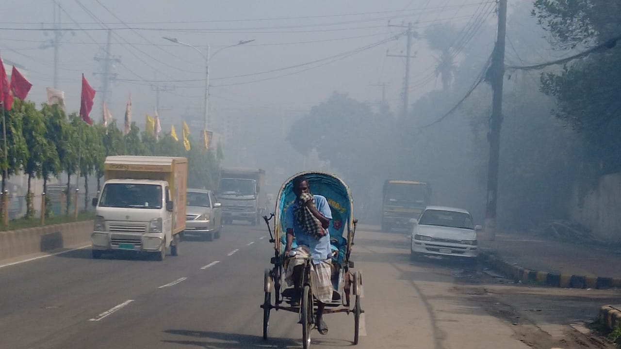 ১২ বছরে ১৩ বার জরিমানা সত্ত্বেও থামছে না “সালেহ স্টিলের” অস্বাস্থ্যকর কালো ধোঁয়া !