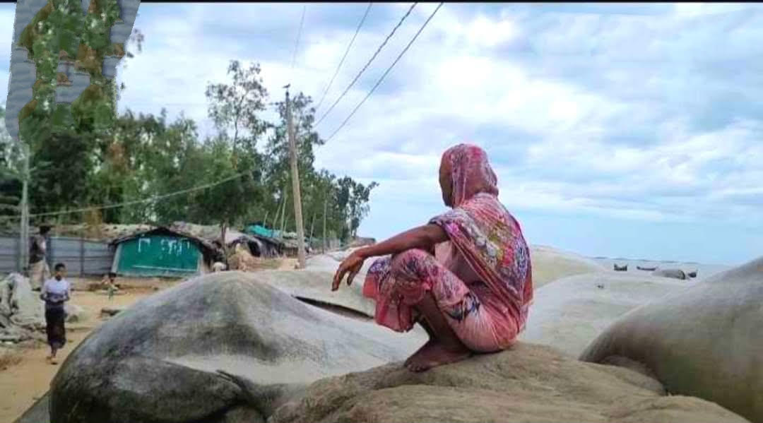 টেকসই বেড়িবাঁধের অভাবে অনিশ্চয়তায় দিন পার করছে মহেশখালীর উপকূলের মানুষ গুলো 