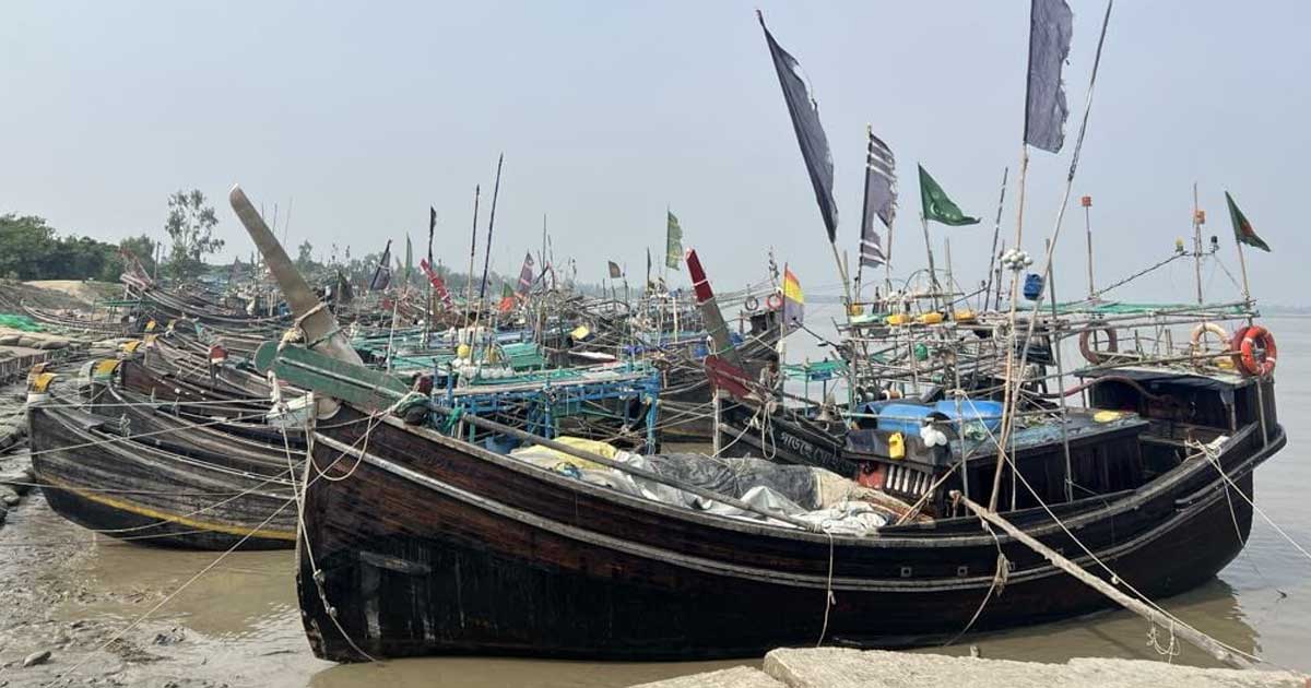 নিষেধাজ্ঞা শেষে সাগরে নামল আনোয়ারার ১০ হাজার জেলে
