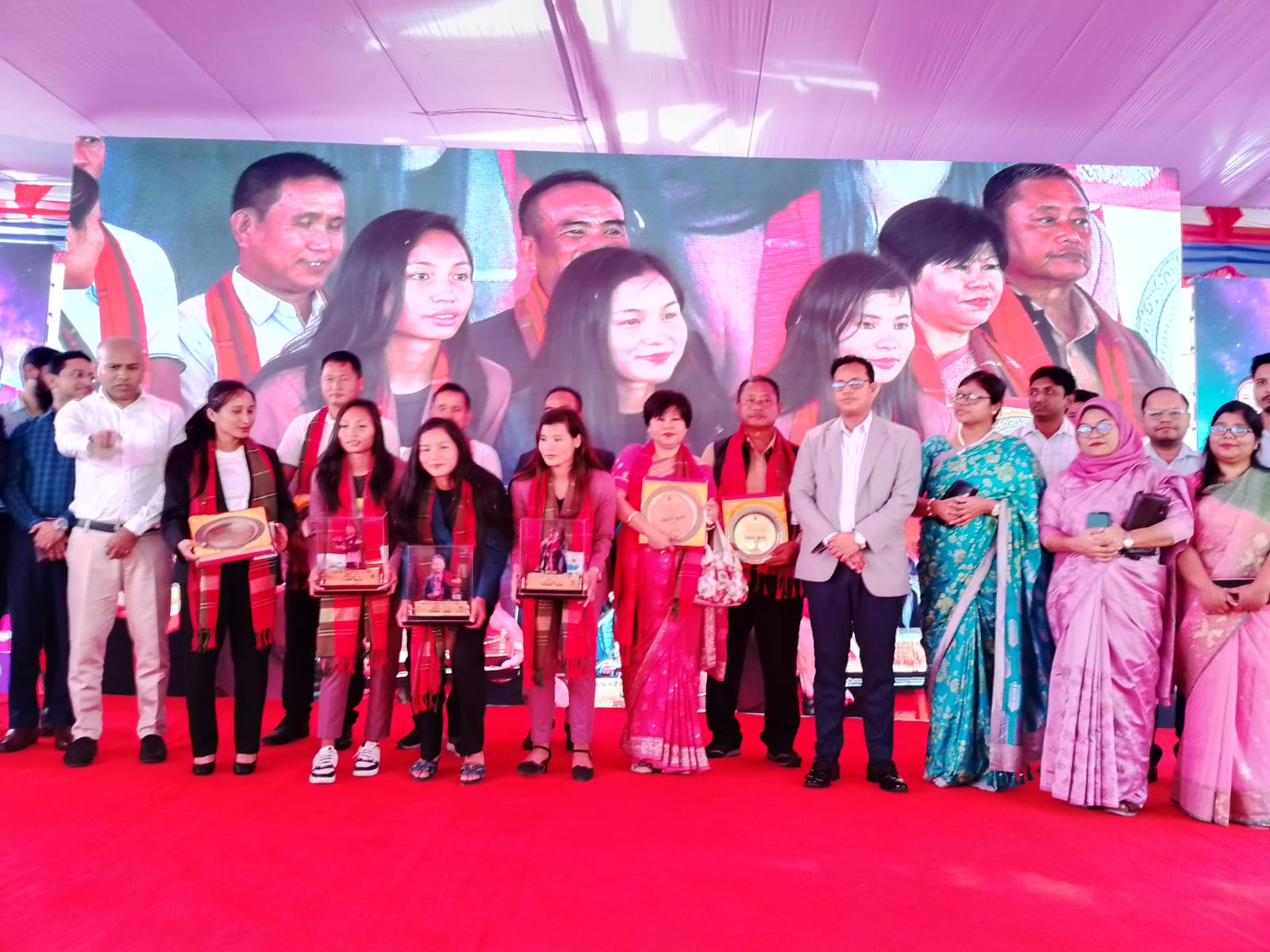 সাফজয়ি রাঙামাটির তিন কৃতি নারী ফুটবলারকে জমকালো আয়োজনে সংবর্ধনা