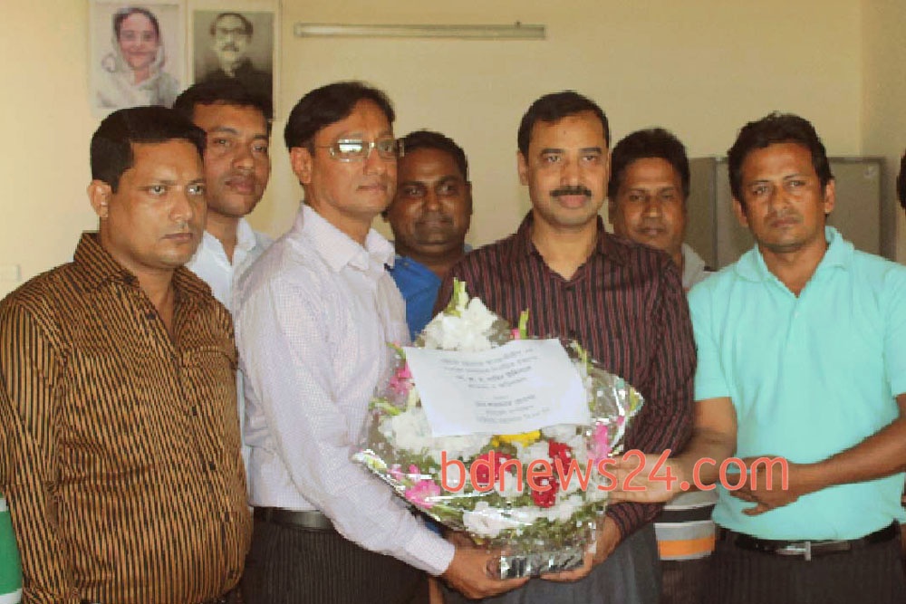 অন্তর্বর্তীকালীন সরকারকে বিপাকে ফেলার ফাঁদ বরখাস্তকৃত জনপ্রতিনিধিদের মামলার হিড়িকের আশংকা  