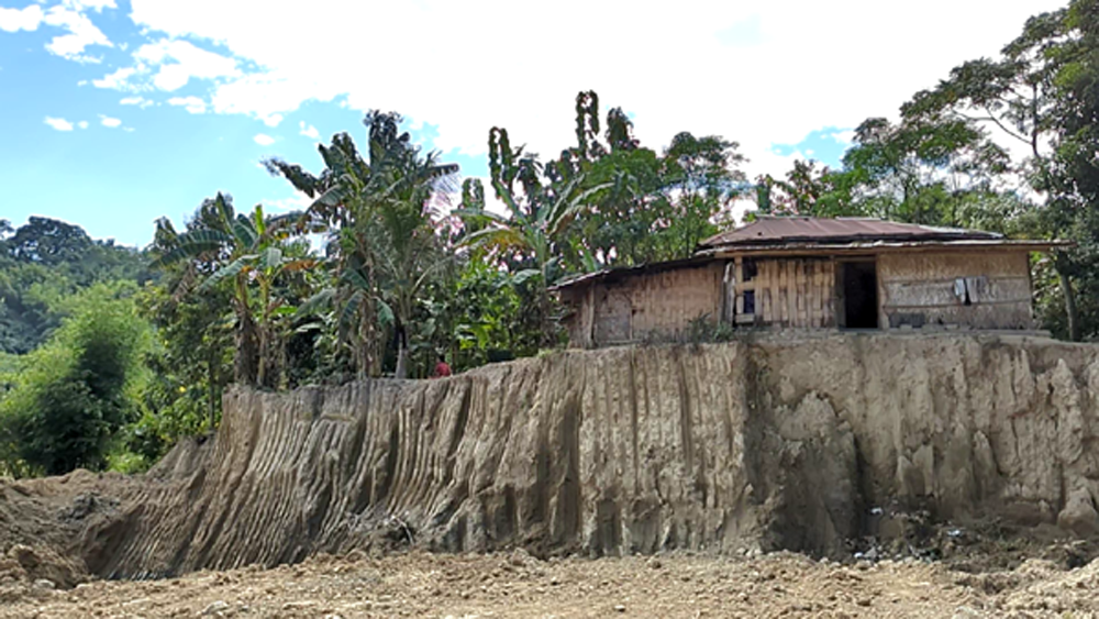 রাঙামাটিতে অবৈধ ইটভাটা মালিকের  নির্মমতার শিকার জুমিয়া পরিবার