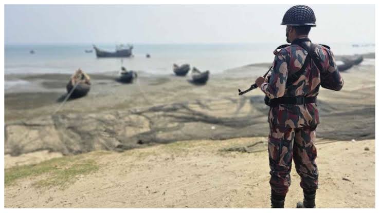 মায়ানমার সীমান্তে উত্তেজনা, নাফনদীতে নৌযান চলাচলে সতর্কতা জারি