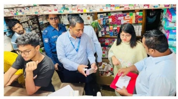 বোয়ালখালীতে ৮৩ হাজার টাকা জরিমানা ফামের্সিকে 