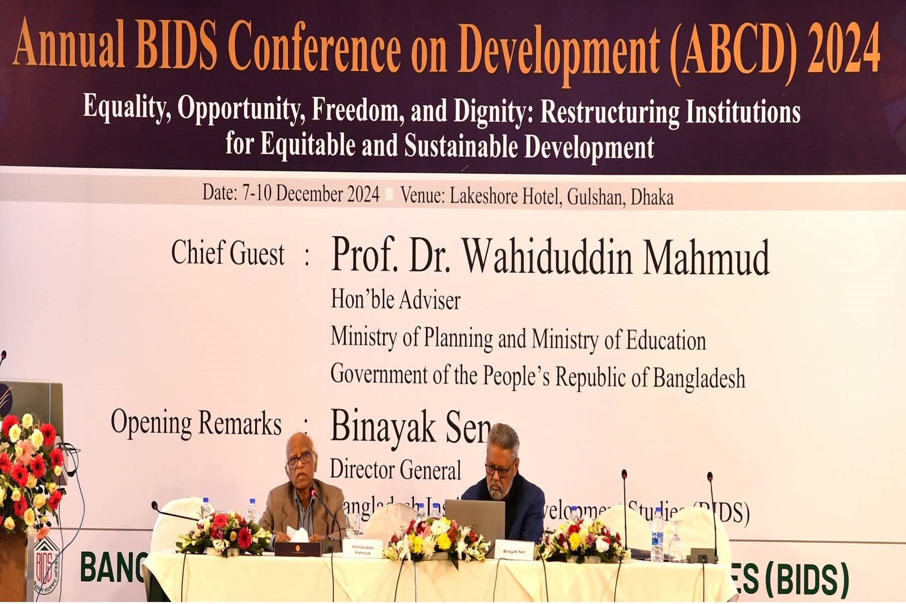 সরকার দেশকে একটি গণতান্ত্রিক শাসনের শান্তিপূর্ণ রূপান্তরের চেষ্টা করছে , শিক্ষা উপদেষ্টা