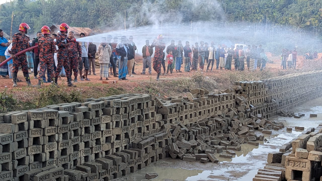 রাঙামাটিতে মোবাইল কোর্টের মাধ্যমে অবৈধ ৩ ইটভাটা ধ্বংস জরিমানা আদায়