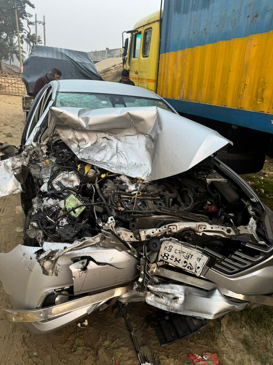 বেপরোয়া মারছা, উলটো পথে  প্রাইভেটকারকে ধাক্কা দিয়ে পলায়ন, গুরুতর আহত ৩