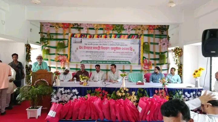 এতিম শিক্ষার্থীদের মাঝে ঈদ সামগ্রী বিতরণ