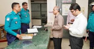  ভোরে  স্বরাষ্ট্র উপদেষ্টার থানা পরিদর্শন, ২পুলিশ সাসপেন্ড