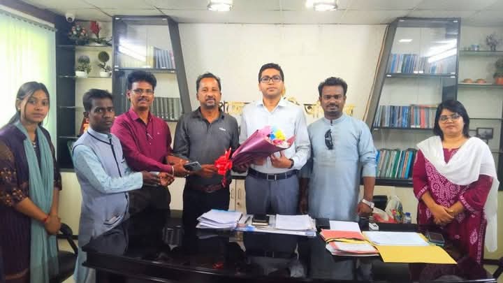 বোয়ালখালীর বিনয়বাঁশী শিল্পীগোষ্ঠীর ইউএনও এর সাথে  সাক্ষাৎ