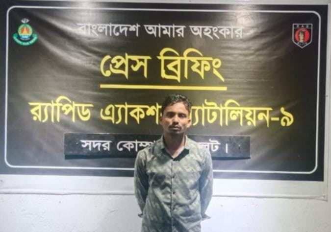 আনোয়ারার মানিক হত্যার আসামী সিলেটে র‌্যাবের হাতে ধরা