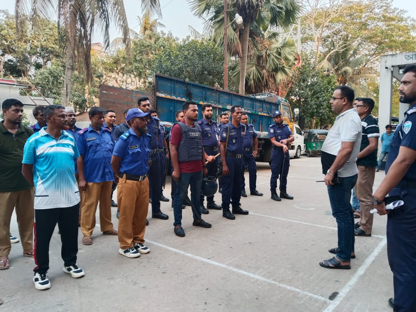 অপরাধ দমনে কঠোর হচ্ছে আনোয়ারা থানা পুলিশ