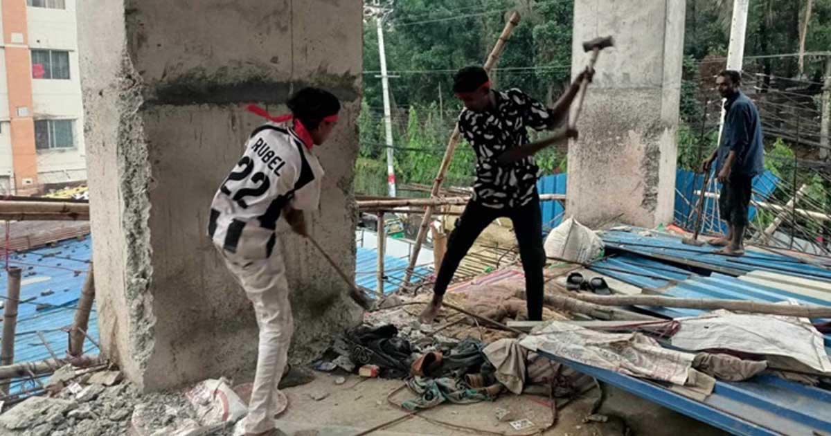 চট্টগ্রামে পাহাড় কেটে ভবন নির্মাণ, গুড়িয়ে দিচ্ছে সিডিএ