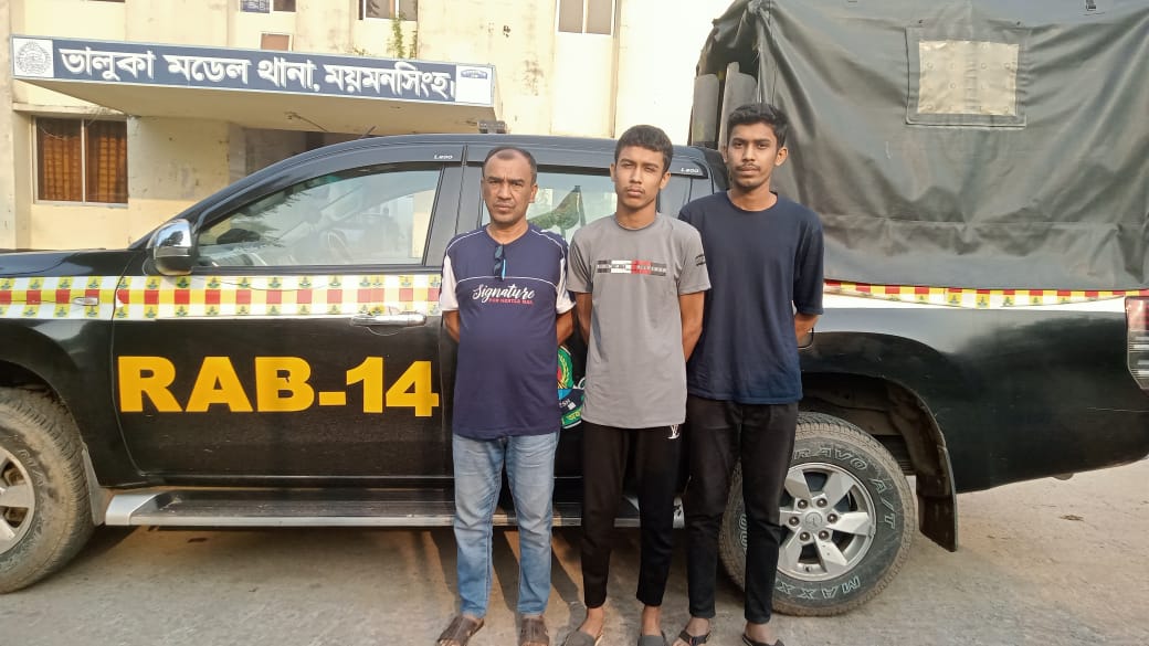 র‍্যাবের অভিযানে হত্যা মামলার ৩ এজাহারভুক্ত পলাতক আসামি গ্রেফতার 