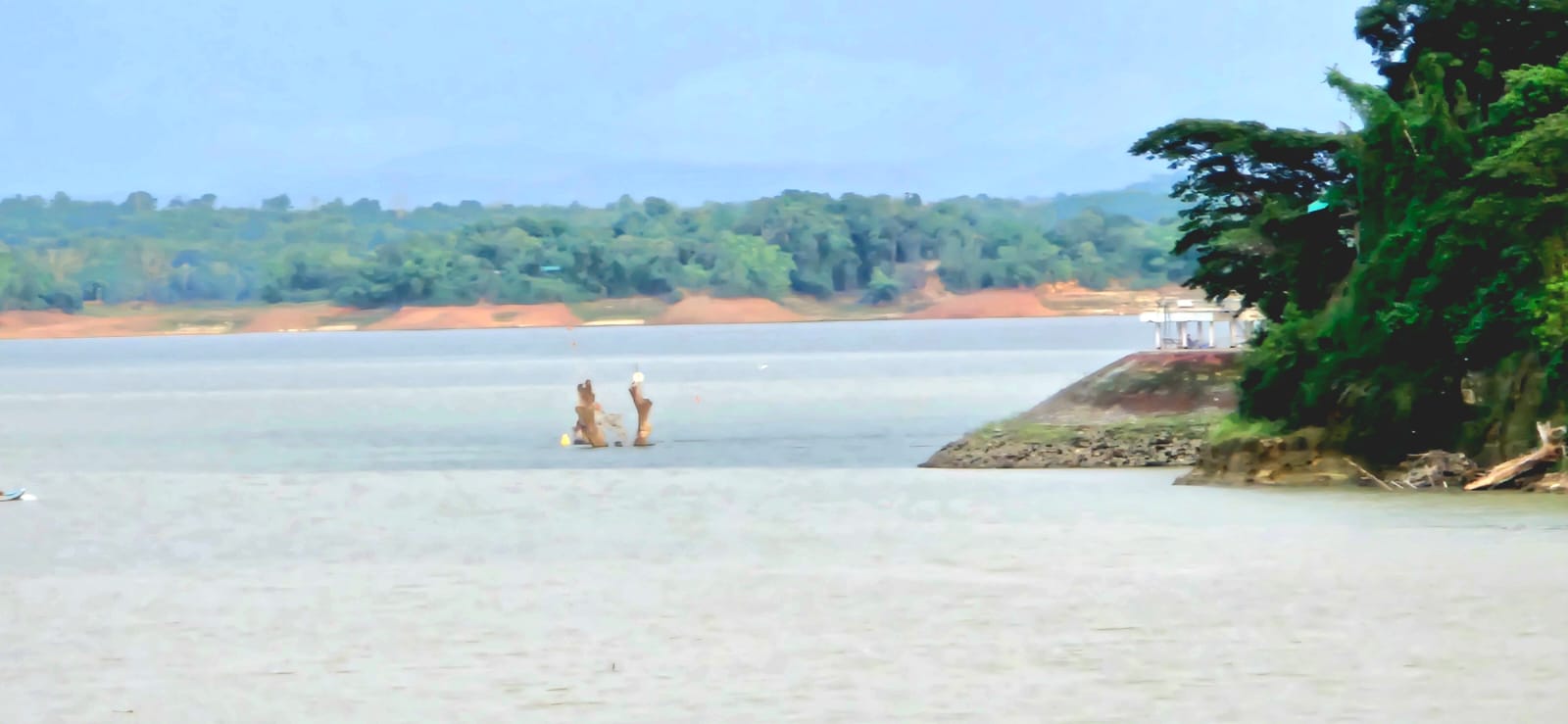 কাপ্তাই হ্রদে সবনৌযান চলাচল অনির্দিষ্টকালের জন্য বন্ধ ঘোষণা