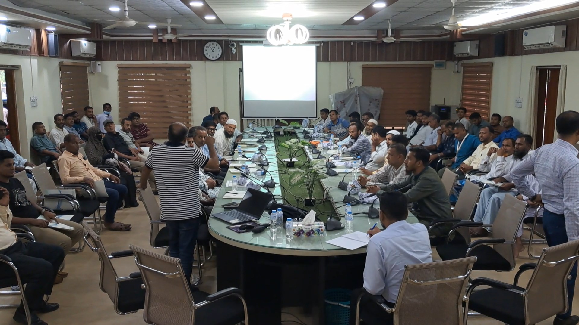 ফটিকছড়িতে খামার ব্যবস্থাপনা বিষয়ক প্রশিক্ষণ