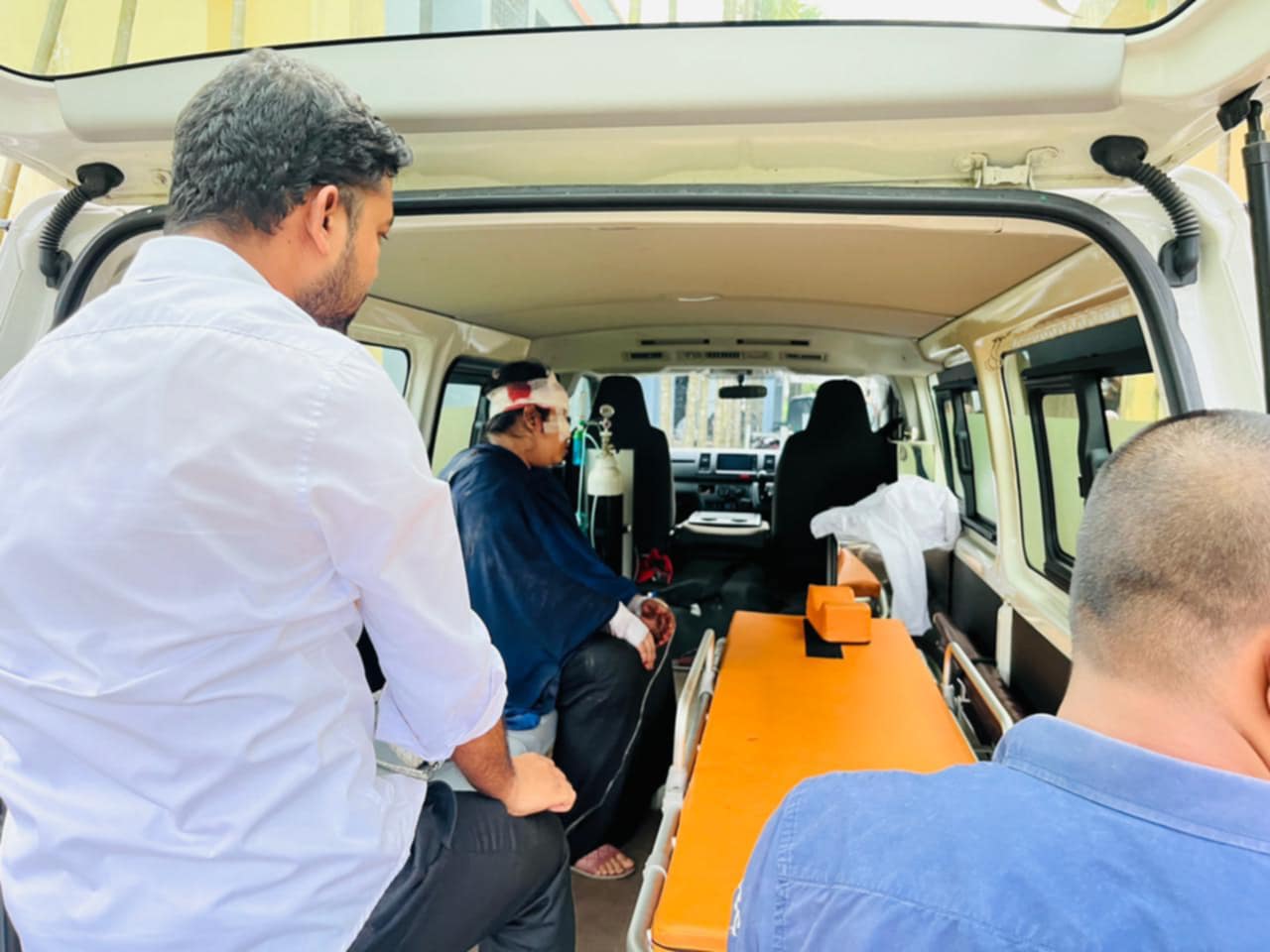 কর্ণফুলী টানেলে প্রাইভেটকার নিয়ন্ত্রণ হারিয়ে দেয়ালে ধাক্কা, আহত ২