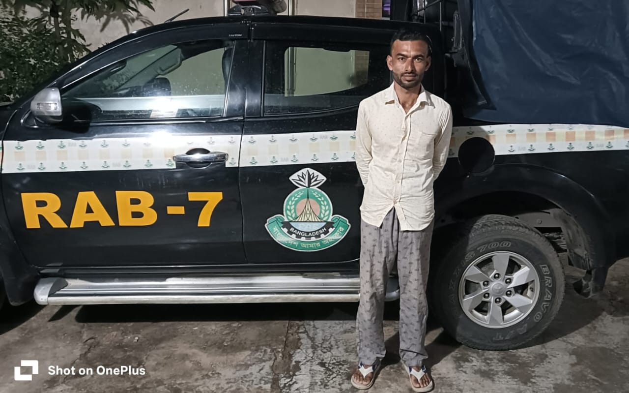চট্টগ্রামে র‍্যাবের পৃথক তিন অভিযানে গ্রেফতার ৩