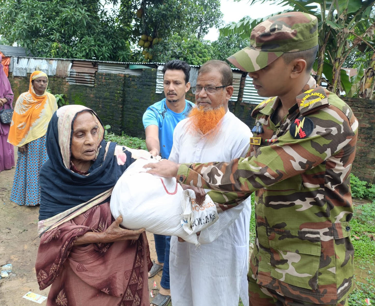পবিত্র ঈদ-উল-আযহা উপলক্ষে সেনাবাহিনীর ঈদ শুভেচ্ছা উপহার
