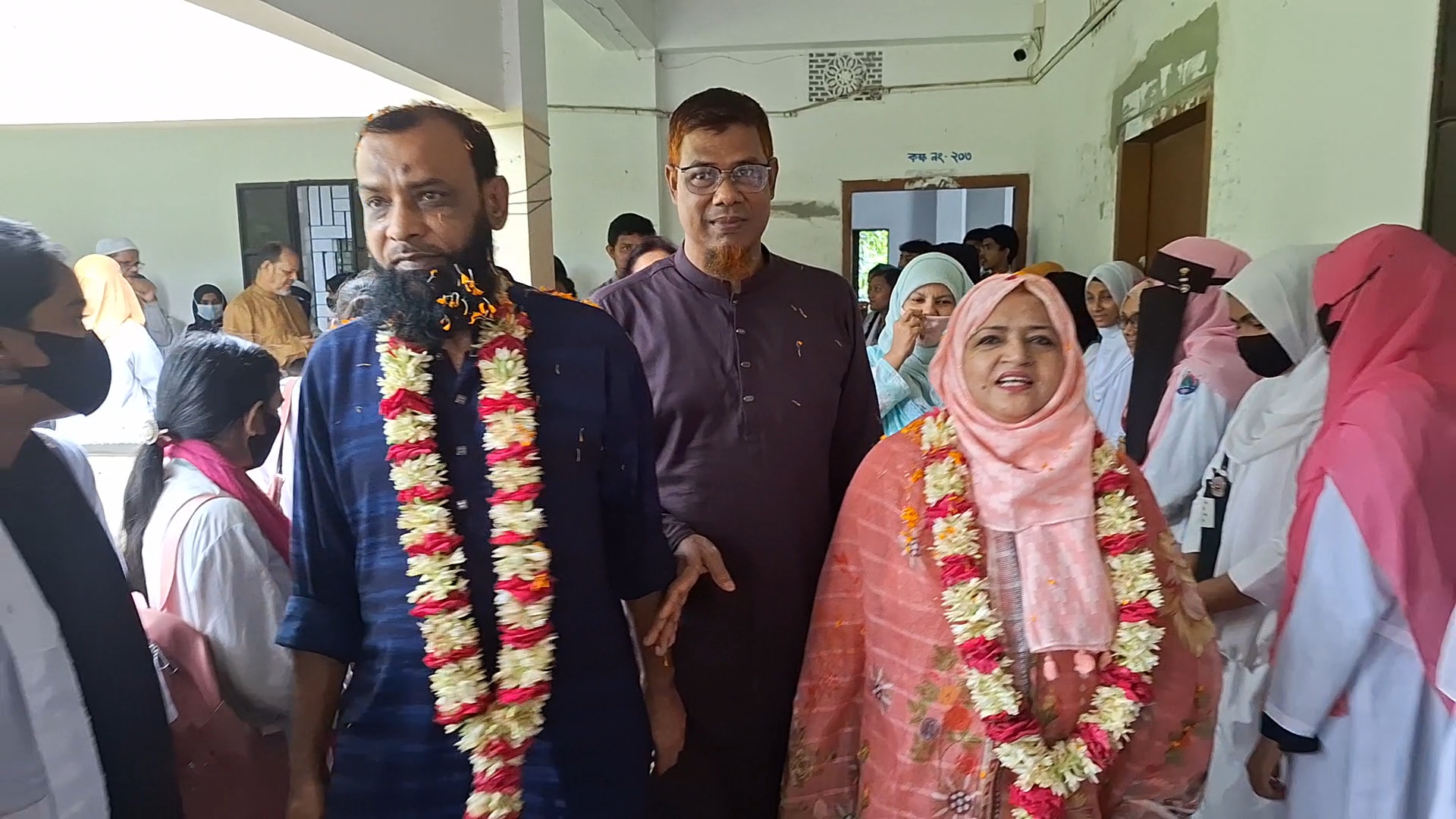 বোয়ালখালী নুরুল হক ডিগ্রি কলেজে অধ্যাপকদের বিদায়ী সংবর্ধনা