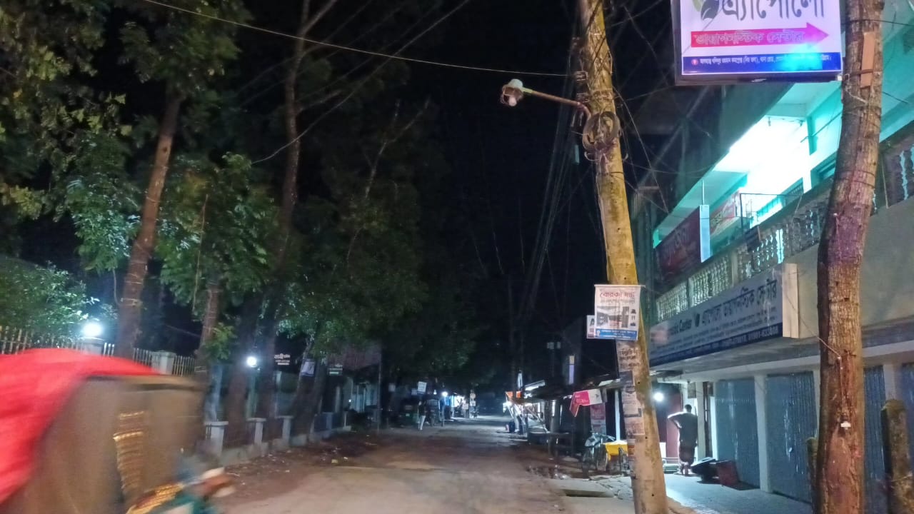 বোয়ালখালী পৌরসভায় জ্বলছে না সড়কবাতি, দূর্ভোগে পৌরবাসীর 
