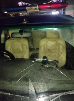 বোয়ালখালীতে ওসির গাড়ি লক্ষ্য করে ঢিল ছুঁড়েছে দুবৃর্ত্তরা