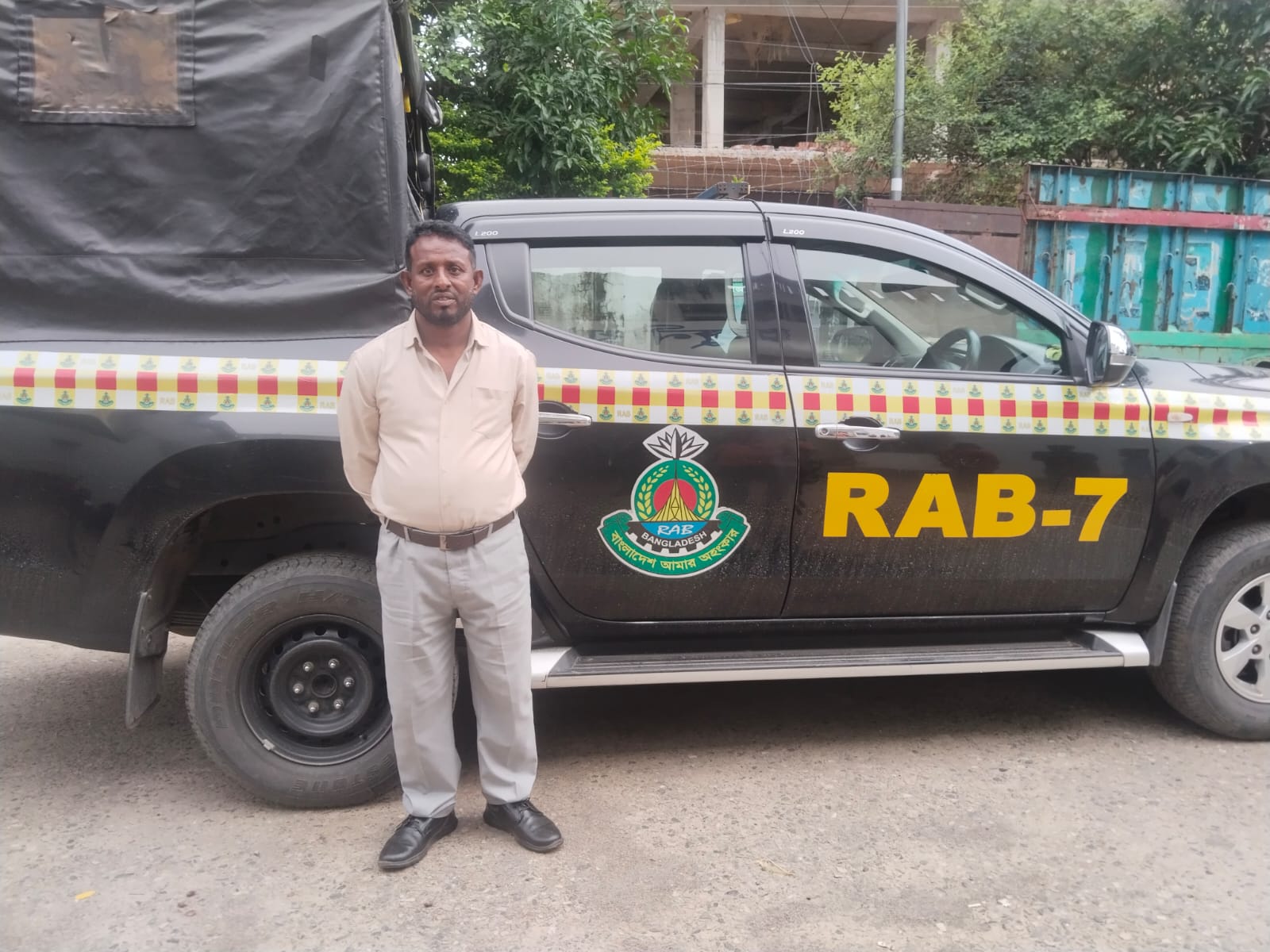 র‍্যাবের পৃথক তিন অভিযানে গ্রেফতার ৩
