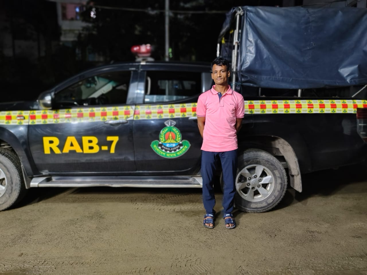  চট্টগ্রামে র‍্যাবের অভিযানে ওয়ারেন্টভুক্ত পলাতক আসামি গ্রেফতার 