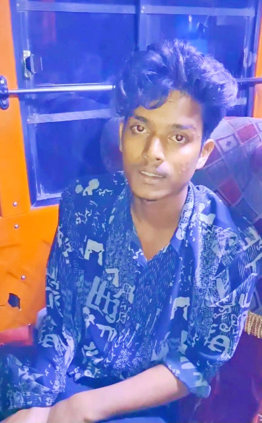  অদক্ষ চালকের গাফিলতিতে তরুণ হেলপারের মৃত্যু