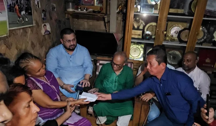 দূর্গম পাহাড়ে ঋতুপর্নার মাকে দেখতে গেলেন রিজভী