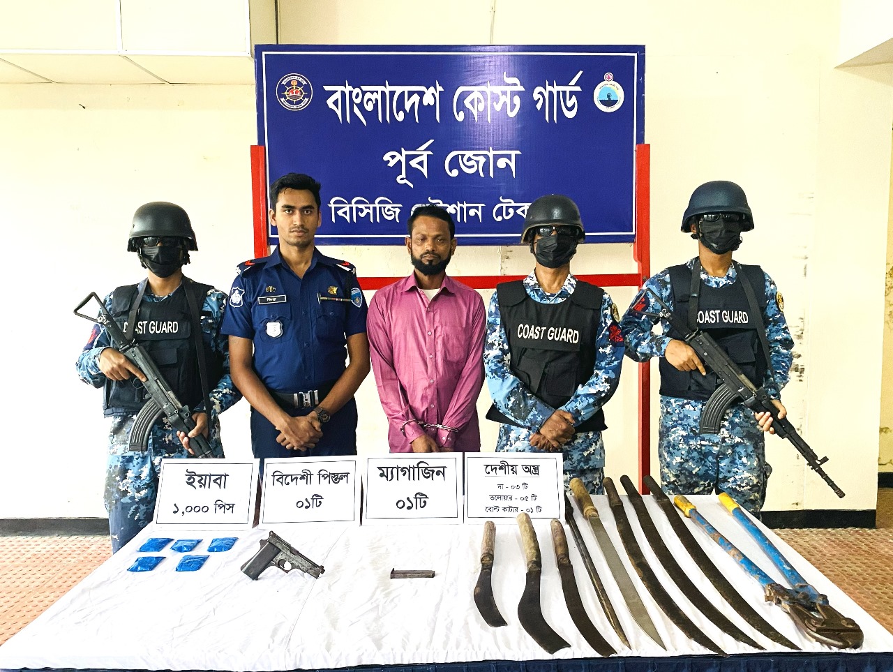 টেকনাফে পৃথক অভিযানে বিদেশী পিস্তল ইয়াবাসহ আটক-১