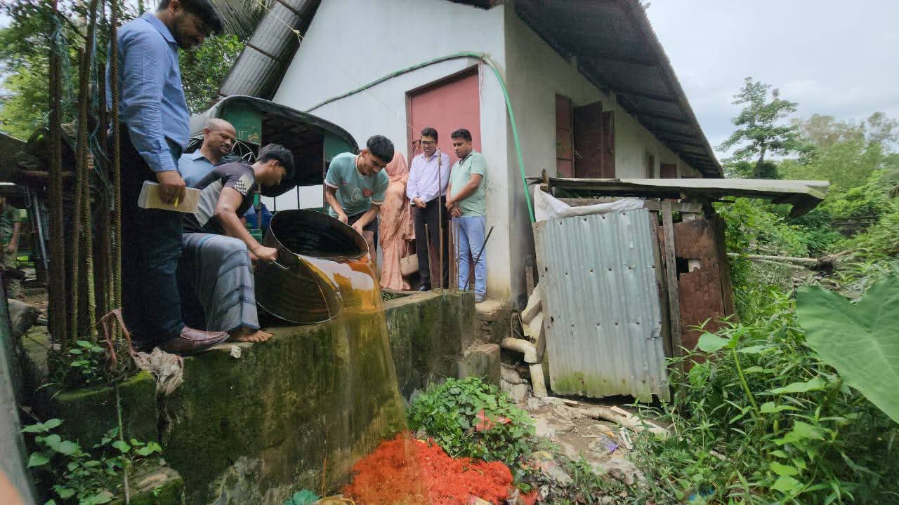 অস্বাস্থ্যকর পরিবেশে মিষ্টি তৈরি, লাখ টাকা জরিমানা