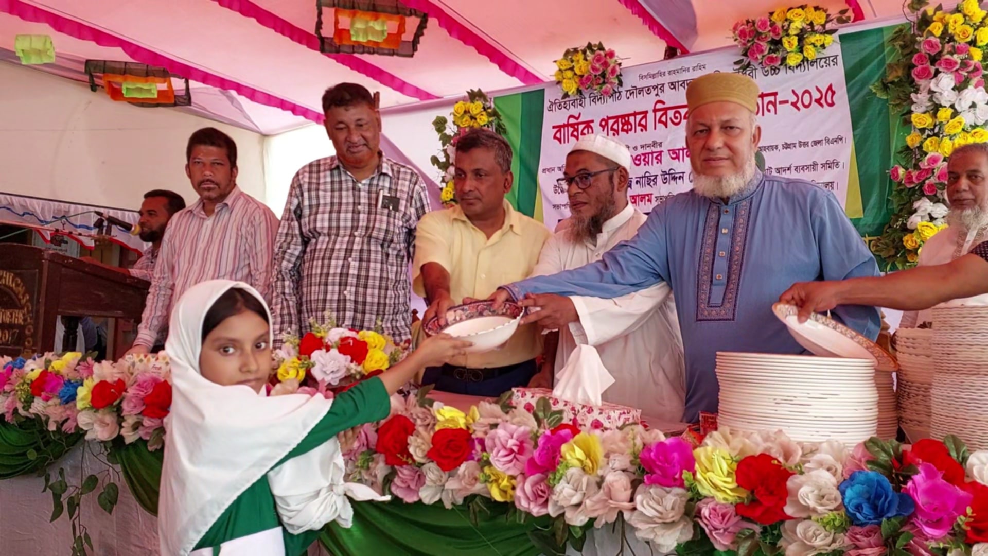 দৌলতপুর আব্দুল বারী চৌধুরী উচ্চ বিদ্যালয়ে বার্ষিক পুরস্কার বিতরণী অনুষ্ঠিত