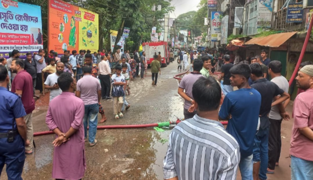 বোয়ালখালীতে জব্বার মার্কেটের আগুন 