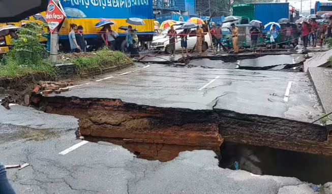 চট্টগ্রামে পানির স্রোতে সেতু ভেঙে চুরমার, সীমাহীন দুর্ভোগে