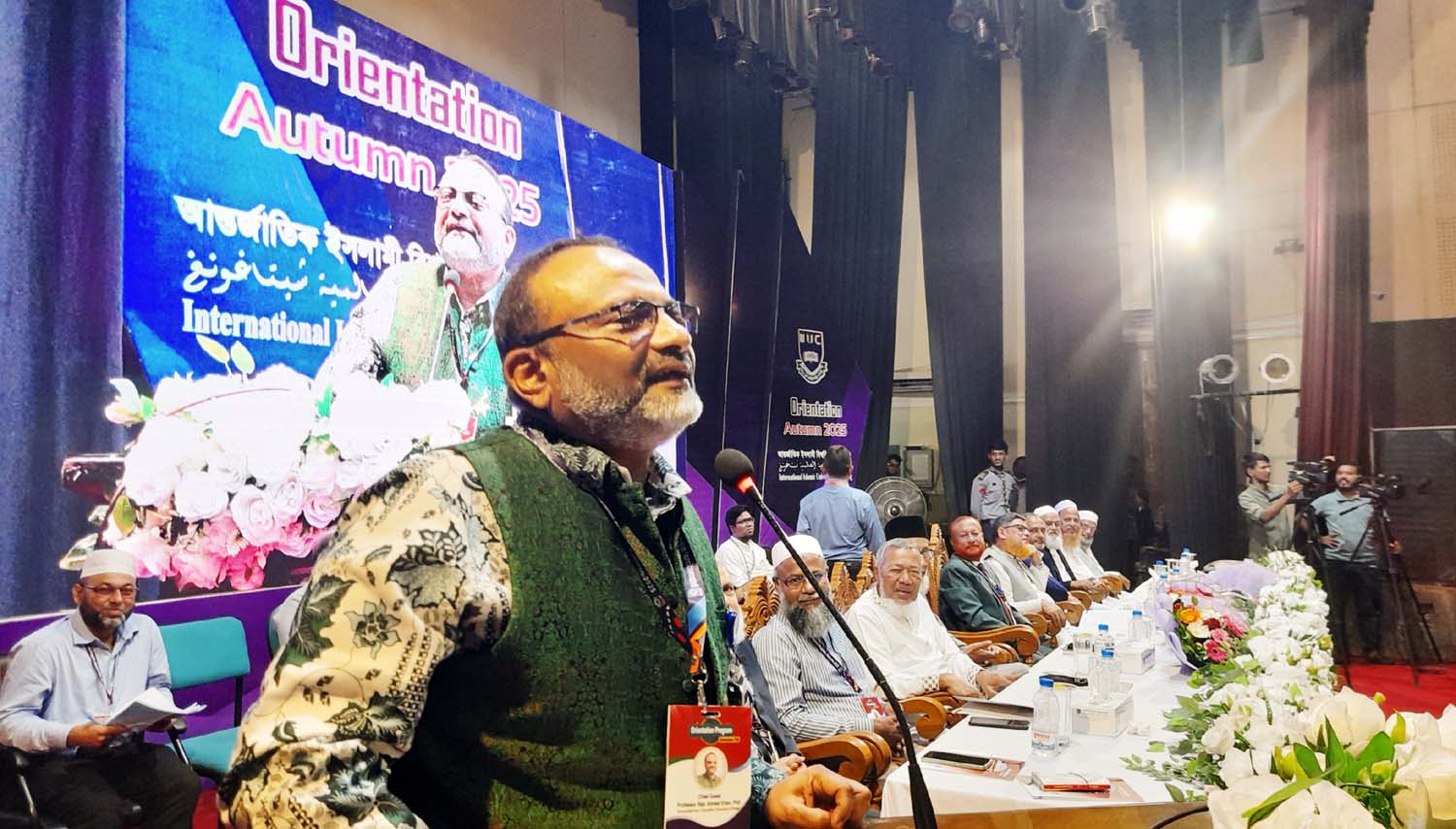 আইআইইউসি'র ওরিয়েন্টেশনে ঢাবি ভিসি প্রফেসর নিয়াজ আহমেদ খান