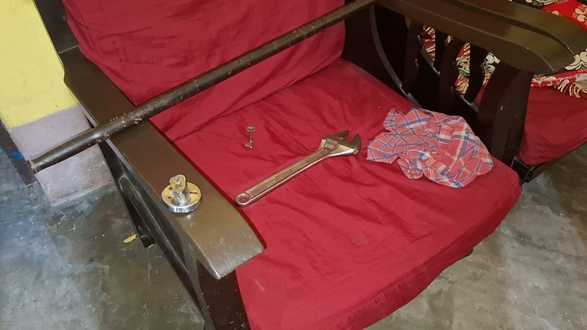 ফটিকছড়িতে বিধবা মায়ের ঘরে চুরি, স্বজনদের বিরুদ্ধে অভিযোগ