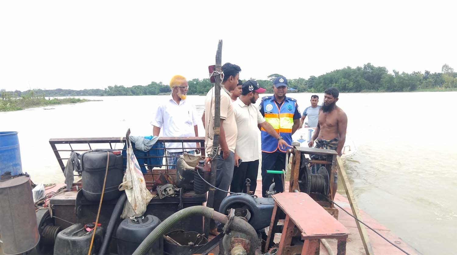 হালদা নদী থেকে অবৈধ বালু উত্তোলন, ১ লাখ টাকা জরিমানা