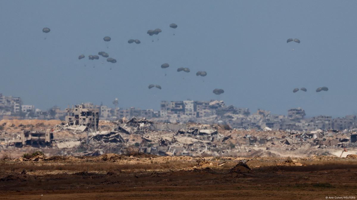 বিমান থেকে গাজায় ত্রাণসামগ্রী ফেলবে ইতালি