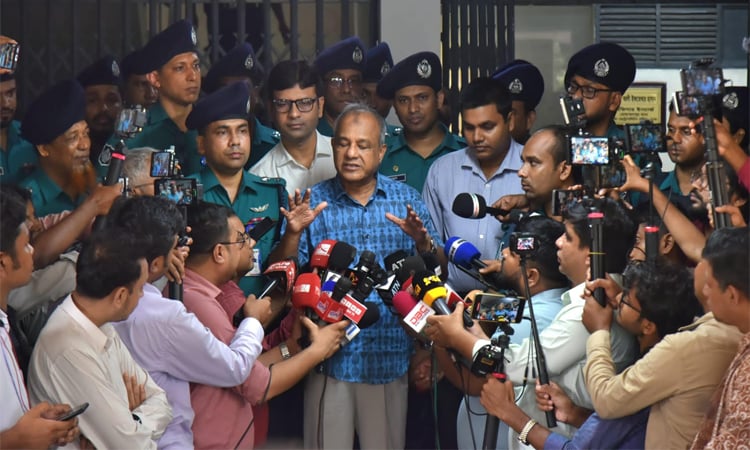 ৫ আগস্ট ঘিরে দেশে কোনো ধরনের শঙ্কা নেই, স্বরাষ্ট্র উপদেষ্টা
