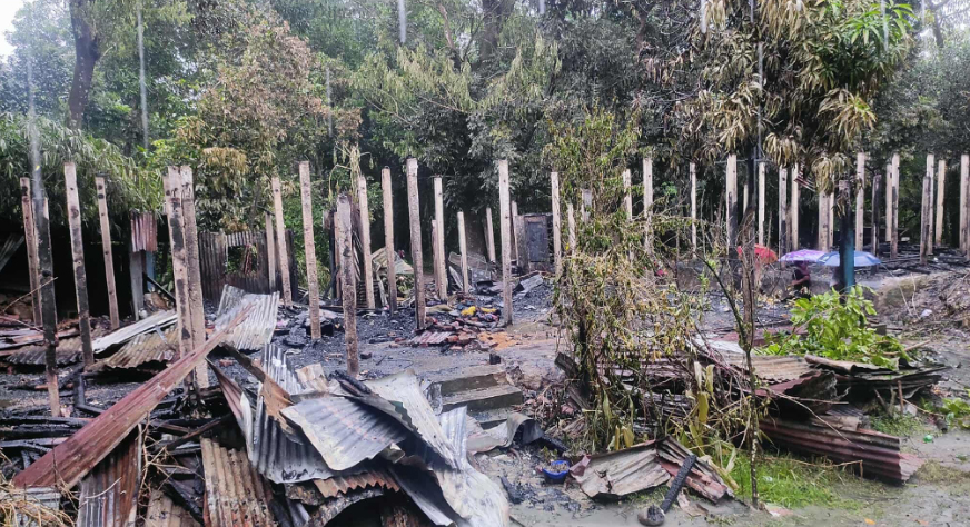 রাউজানে ভয়াবহ অগ্নিকাণ্ডে পুড়েছে ৫ বসতঘর