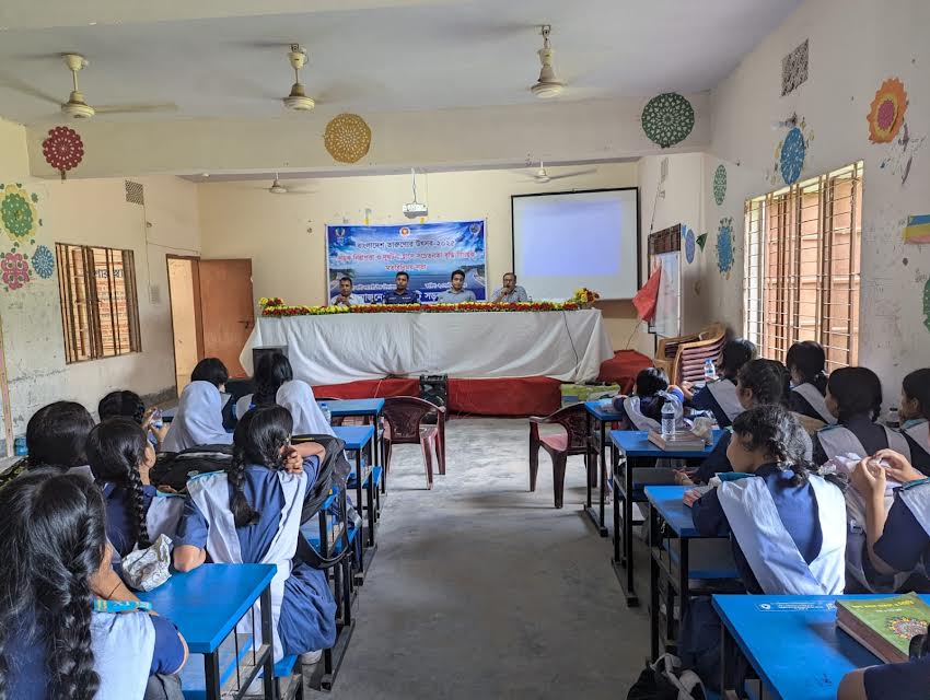 রাঙামাটিতে সড়ক নিরাপত্তা ও দুর্ঘটনা হ্রাসে সচেতনতা বৃদ্ধিমূলক মতবিনিময় সভা