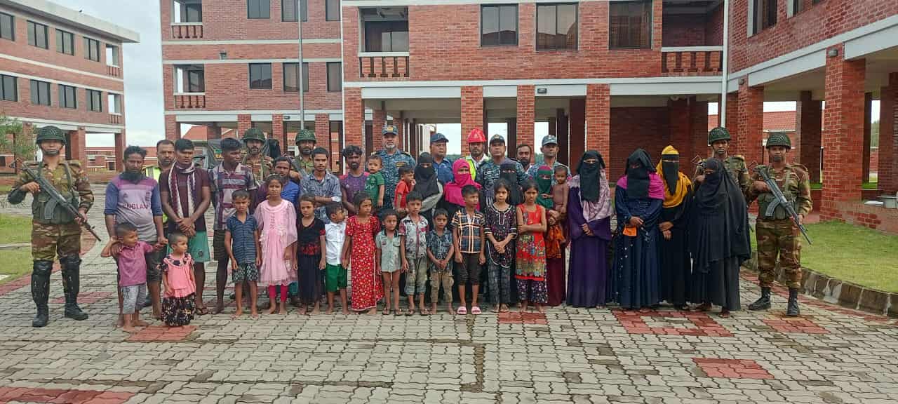 আনোয়ারায় সেনাবাহিনীর অভিযানে ৩১ রোহিঙ্গা আটক 