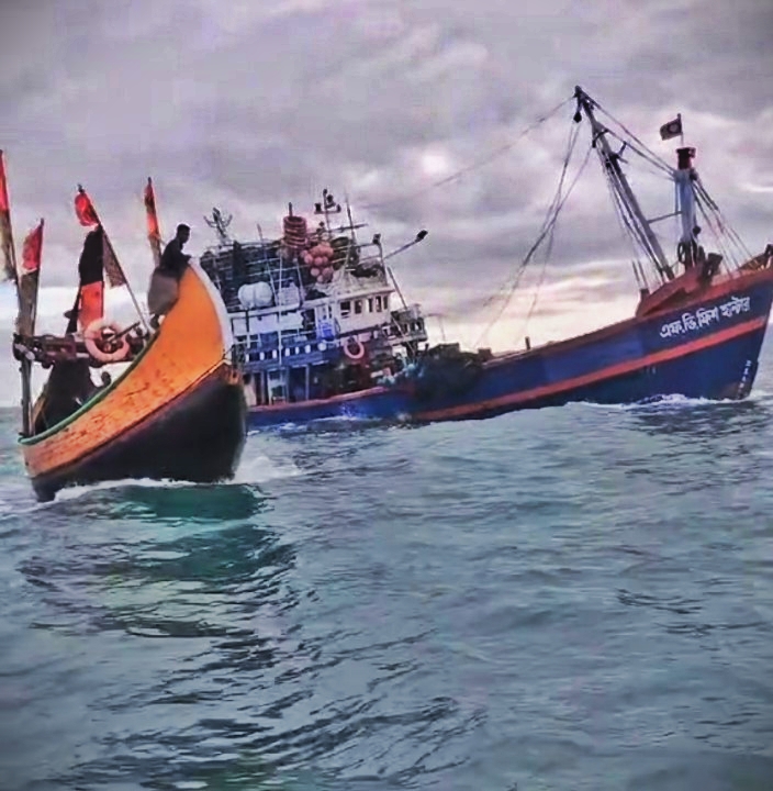 ফের ১৮ জেলেকে ধরে নিয়ে গেল আরাকান আর্মি