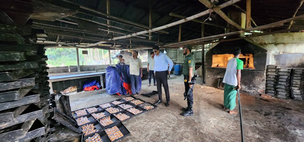 বোয়ালখালীতে অস্বাস্থ্যকর পরিবেশে খাদ্য উৎপাদন: ৩০  হাজার জরিমানা 