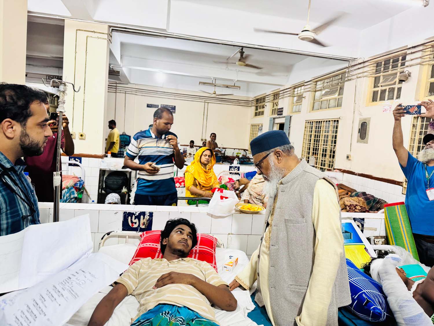 মধ্যরাতে চমেক হাসপাতালে ধর্ম উপদেষ্টা 