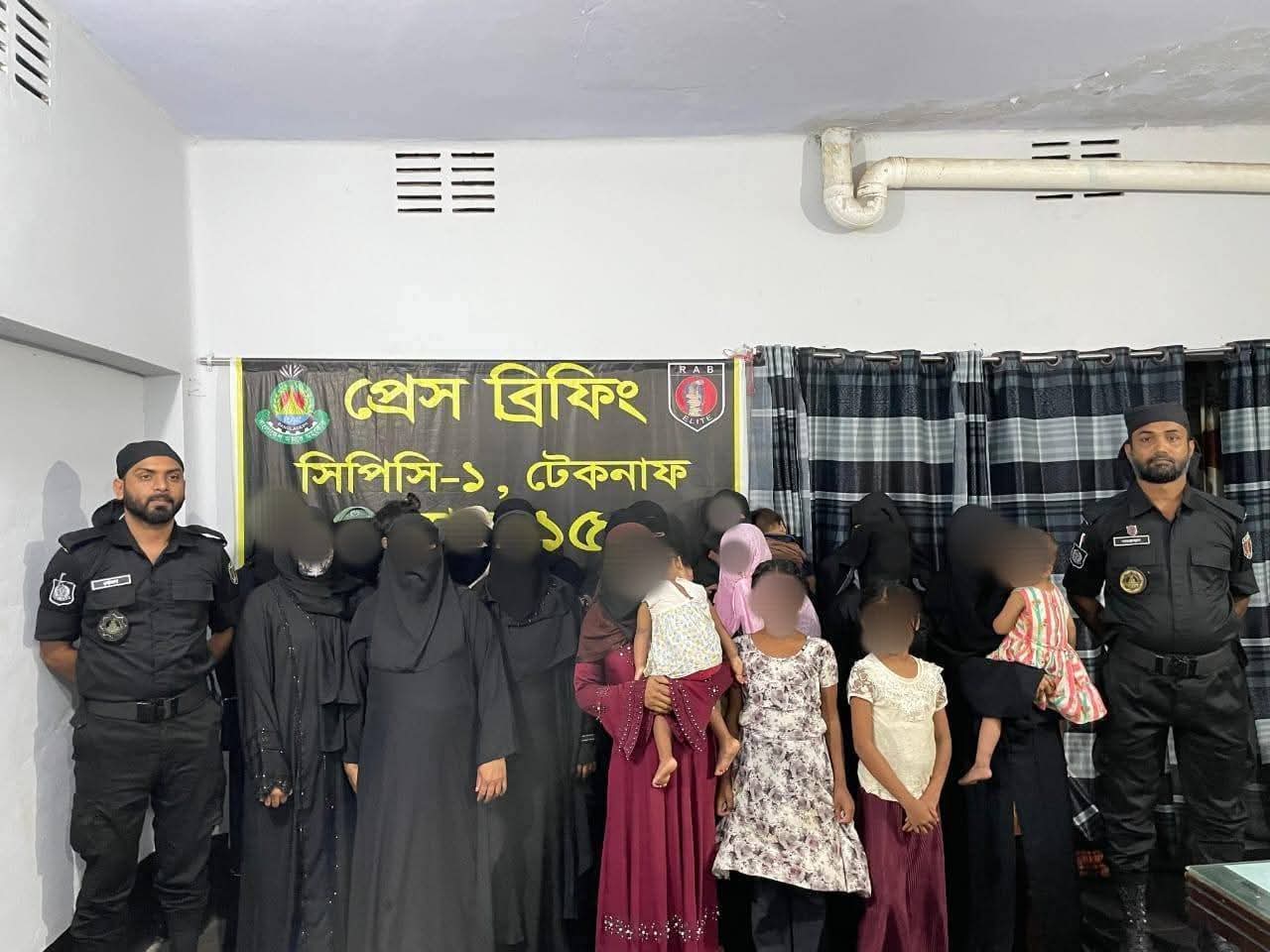 ক্যাম্পের কাঁটাতারের বাহিরে শরণার্থীদের অবাধে বিচরণ!