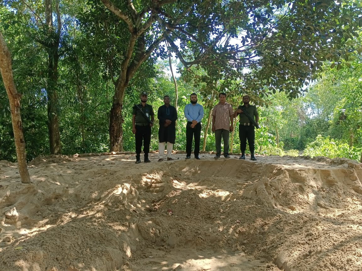 ফটিকছড়িতে হালদা নদী থেকে অবৈধ বালু উত্তোলন রোধে অভিযান