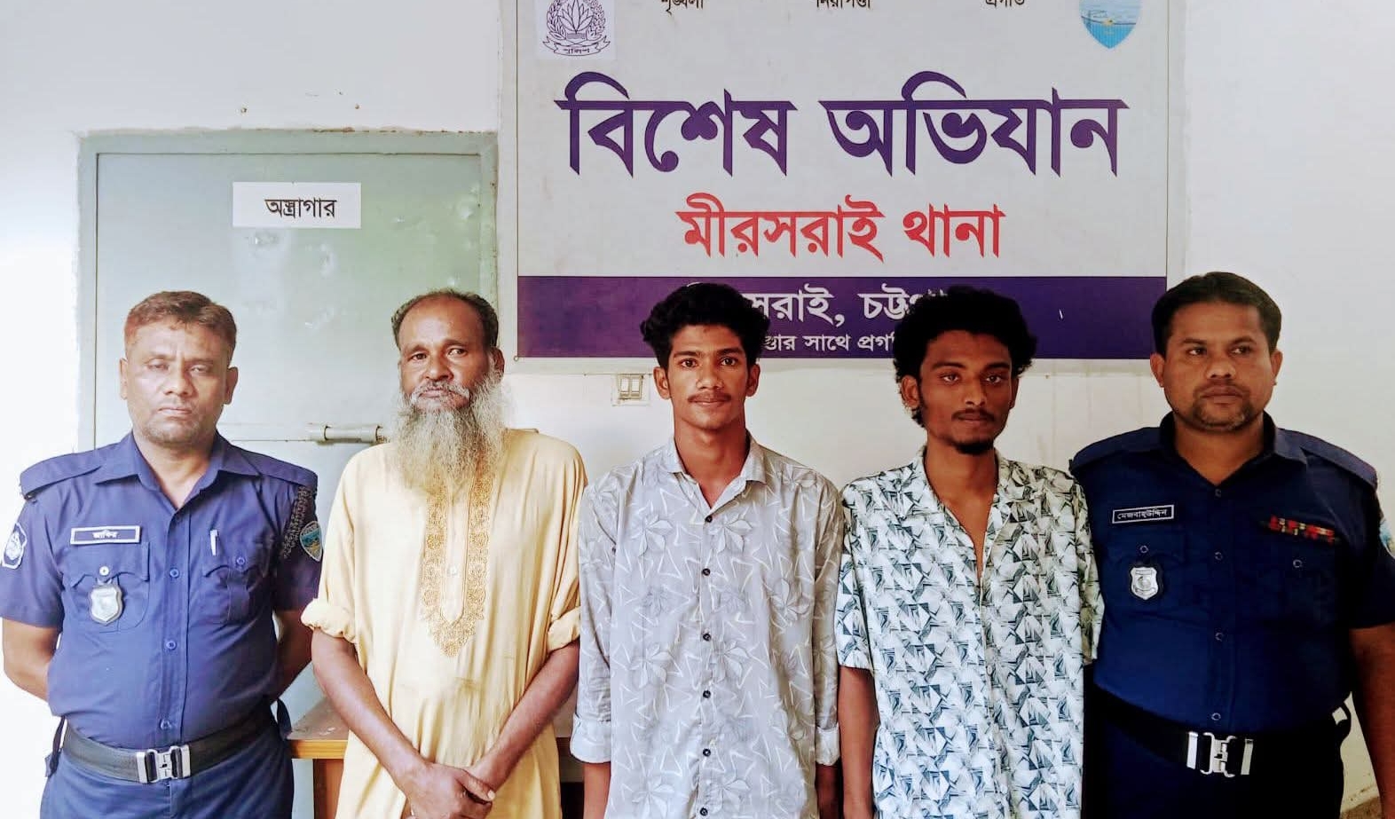 মিরসরাই পুলিশী অভিযানে বৃদ্ধসহ তিন মাদক কারবারিকে গ্রেপ্তার 